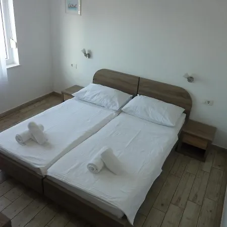 With Parking Lulic *