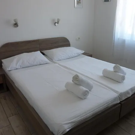 Casa de hóspedes With Parking Lulic *