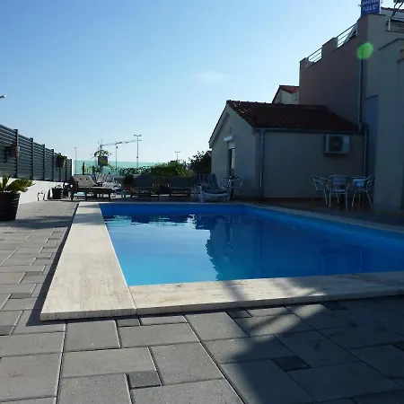 With Parking Lulic Pensionat Zadar